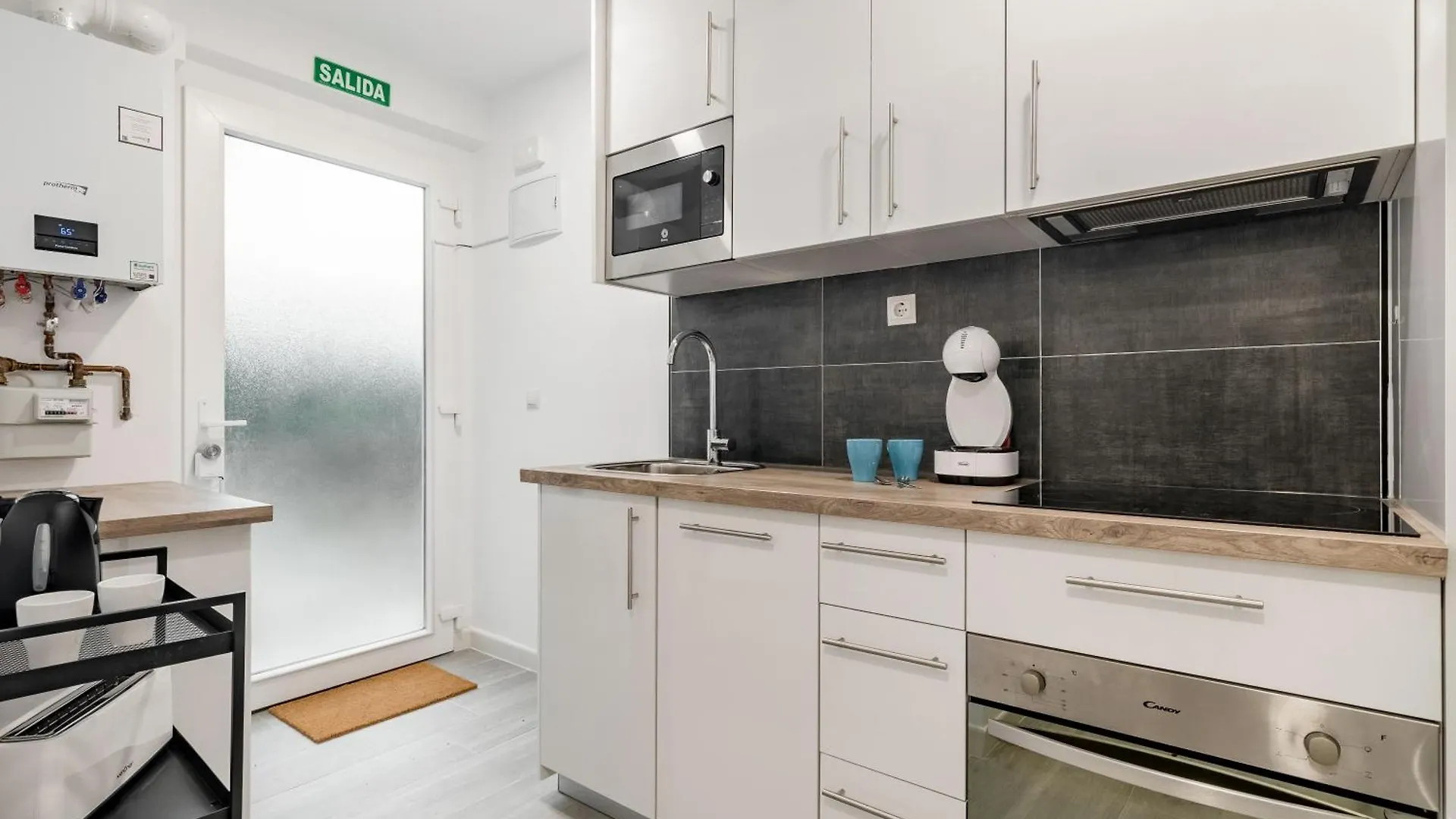 Urban Rooms Madrid Ventas Guest house