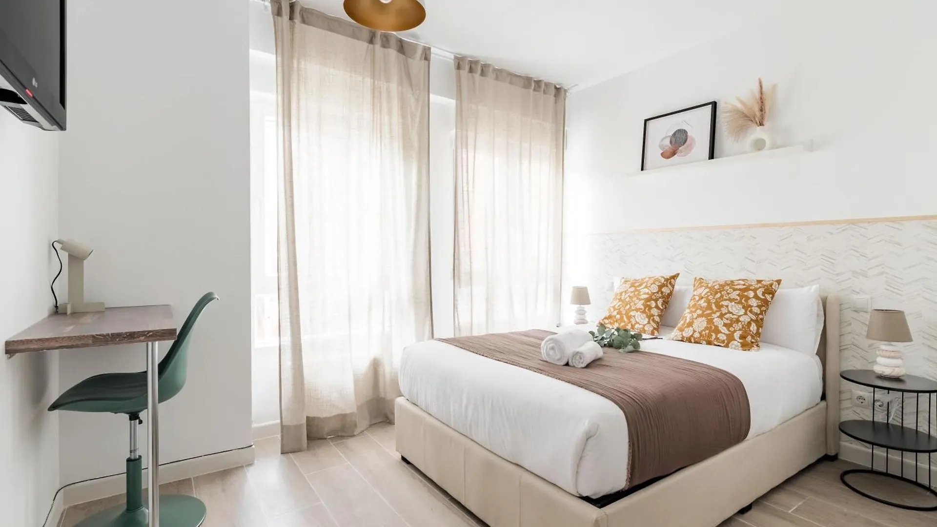 Urban Rooms Madrid Ventas Guest house