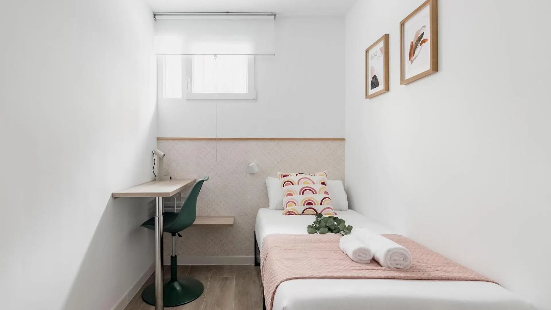 Urban Rooms Madrid Ventas Guest house